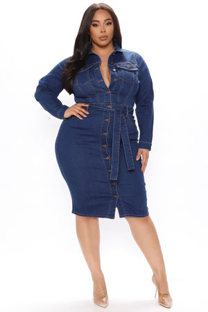 https://cdn.shopify.com/s/files/1/0293/9277/products/01-13-22Studio4_ME_MJ_10-51-26_25_AHA44_DarkWash_0224_PLUS_SG.jpg?v=1646771405