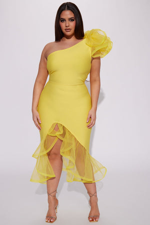 https://cdn.shopify.com/s/files/1/0293/9277/products/01-17-23Studio4_KF_AC_14-28-24_55_ZDMY094_Yellow_P_1738_PLUS_ES.jpg?v=1674522534