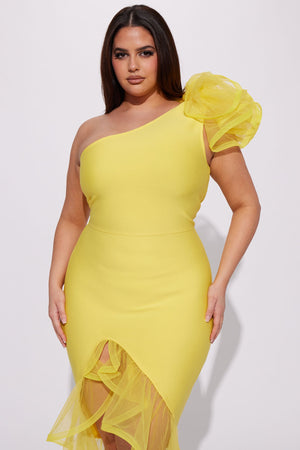 https://cdn.shopify.com/s/files/1/0293/9277/products/01-17-23Studio4_KF_AC_14-28-33_55_ZDMY094_Yellow_P_1742_PLUS_ES.jpg?v=1674522534