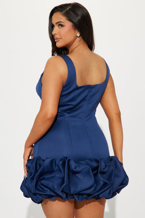 https://cdn.shopify.com/s/files/1/0293/9277/files/06-05-24_S3_44_DRESS0320_Navy_P_KT_IM_15-08-29_PLUS_39734_ES_SL_Navy.jpg?v=1734728324