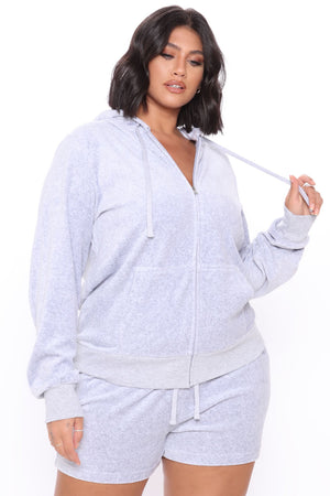 https://cdn.shopify.com/s/files/1/0293/9277/products/09-09-20Studio3_AP_SA_12-02-32_32_7021_HeatherGrey_P_0756_PLUS_NT.jpg?v=1653522735