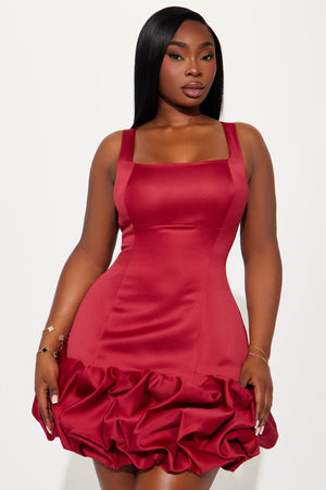https://cdn.shopify.com/s/files/1/0293/9277/files/09-20-24_S3_6_DRESS0320_Red_HY_JS_10-38-09_PLUS_69747_PXF.jpg?v=1734110125