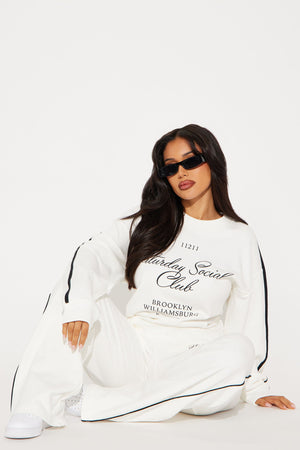 https://cdn.shopify.com/s/files/1/0293/9277/files/10-10-24_S3_46_UNWSATURDAYSOCIALSET_OffWhite_KS_DO_14-55-05_77679_MH_PXF_CM.jpg?v=1728683505