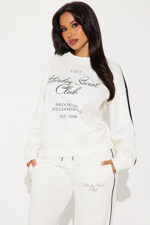https://cdn.shopify.com/s/files/1/0293/9277/files/10-10-24_S3_46_UNWSATURDAYSOCIALSET_OffWhite_KS_DO_14-56-36_77685_MH_PXF.jpg?v=1728683505