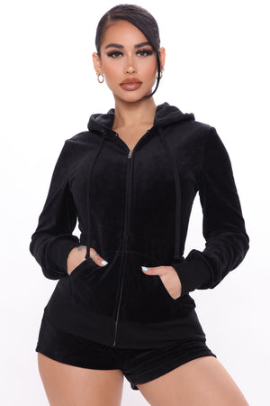https://cdn.shopify.com/s/files/1/0293/9277/products/11-10-20Studio1_CE_SA_13-46-04_43_7021_Black_0120_KL.jpg?v=1605052983