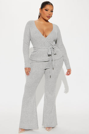 https://cdn.shopify.com/s/files/1/0293/9277/files/12-05-24_S4_30_HKTP25438_HeatherGrey_AZ_AC_11-52-12_PLUS_105748-Copy_PXF.jpg?v=1734555038