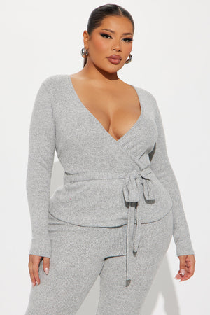 https://cdn.shopify.com/s/files/1/0293/9277/files/12-05-24_S4_30_HKTP25438_HeatherGrey_AZ_AC_11-52-20_PLUS_105753-Copy_PXF.jpg?v=1734555038