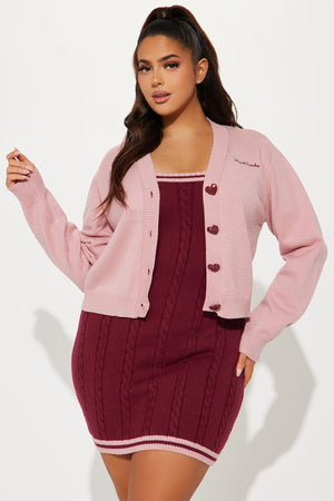 https://cdn.shopify.com/s/files/1/0293/9277/files/12-09-24_S3_10_EV2406WL384_Burgundycombo_CZ_DO_10-44-45_PLUS_92537_PXF.jpg?v=1735928115