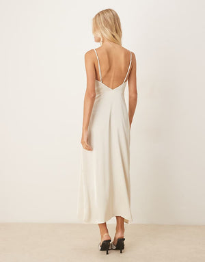 https://images.asos-media.com/products/vila-satin-cowl-neck-cami-maxi-dress-in-cream/203899967-3?$n_750w$&wid=750&fit=constrain