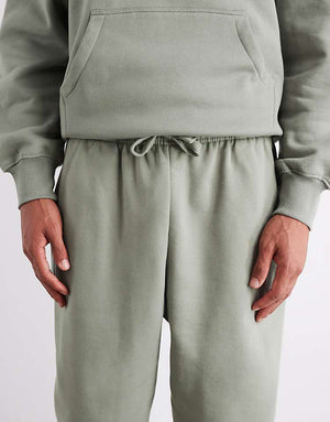 https://images.asos-media.com/products/asos-design-premium-heavyweight-relaxed-jogger-in-400gsm-in-dried-sage/208442006-5?$n_750w$&wid=750&fit=constrain