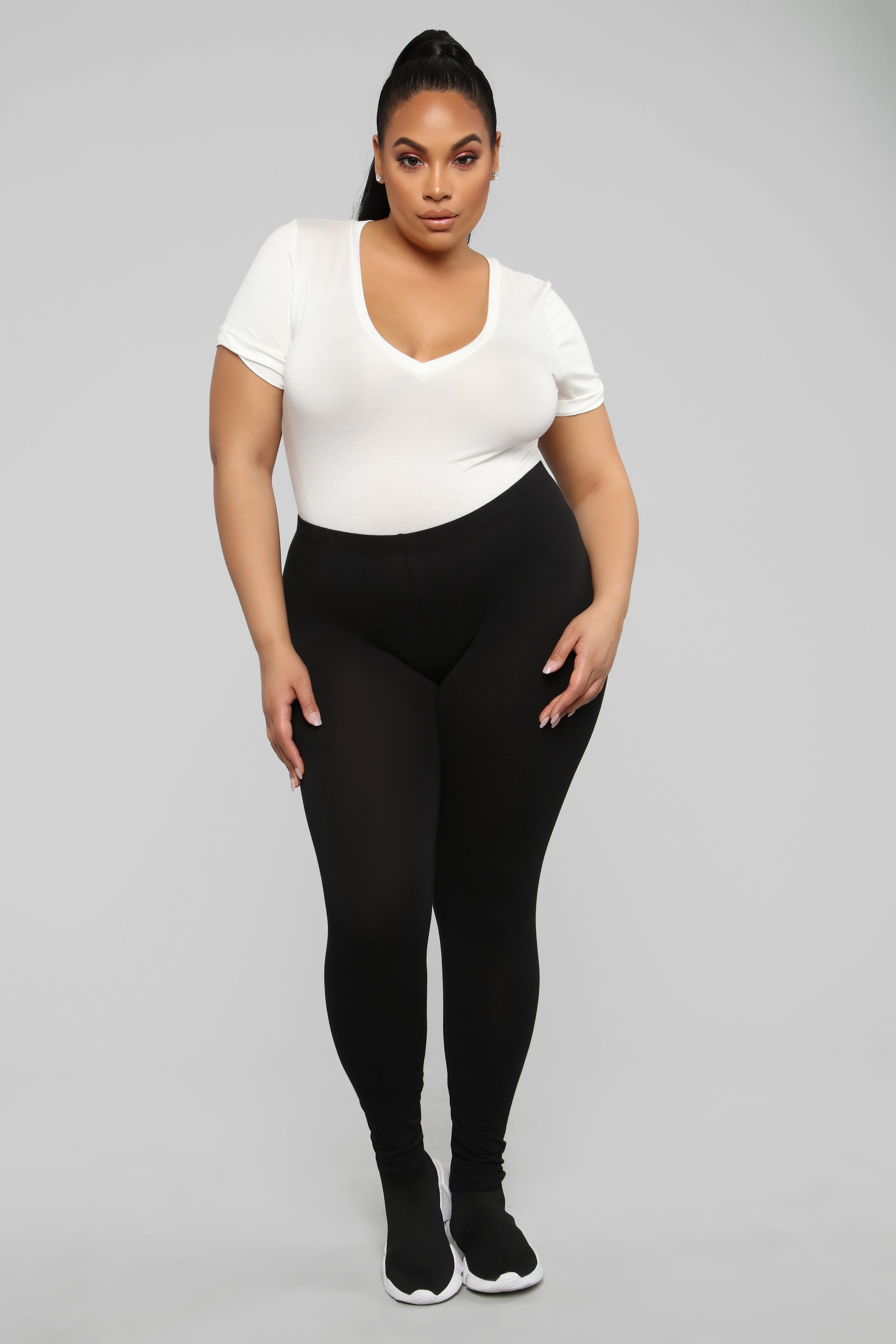 https://cdn.shopify.com/s/files/1/0293/9277/products/01-02-19_Studio_1_DV_14-31-26_61611_Black_0417_JF.jpg?v=1617299967