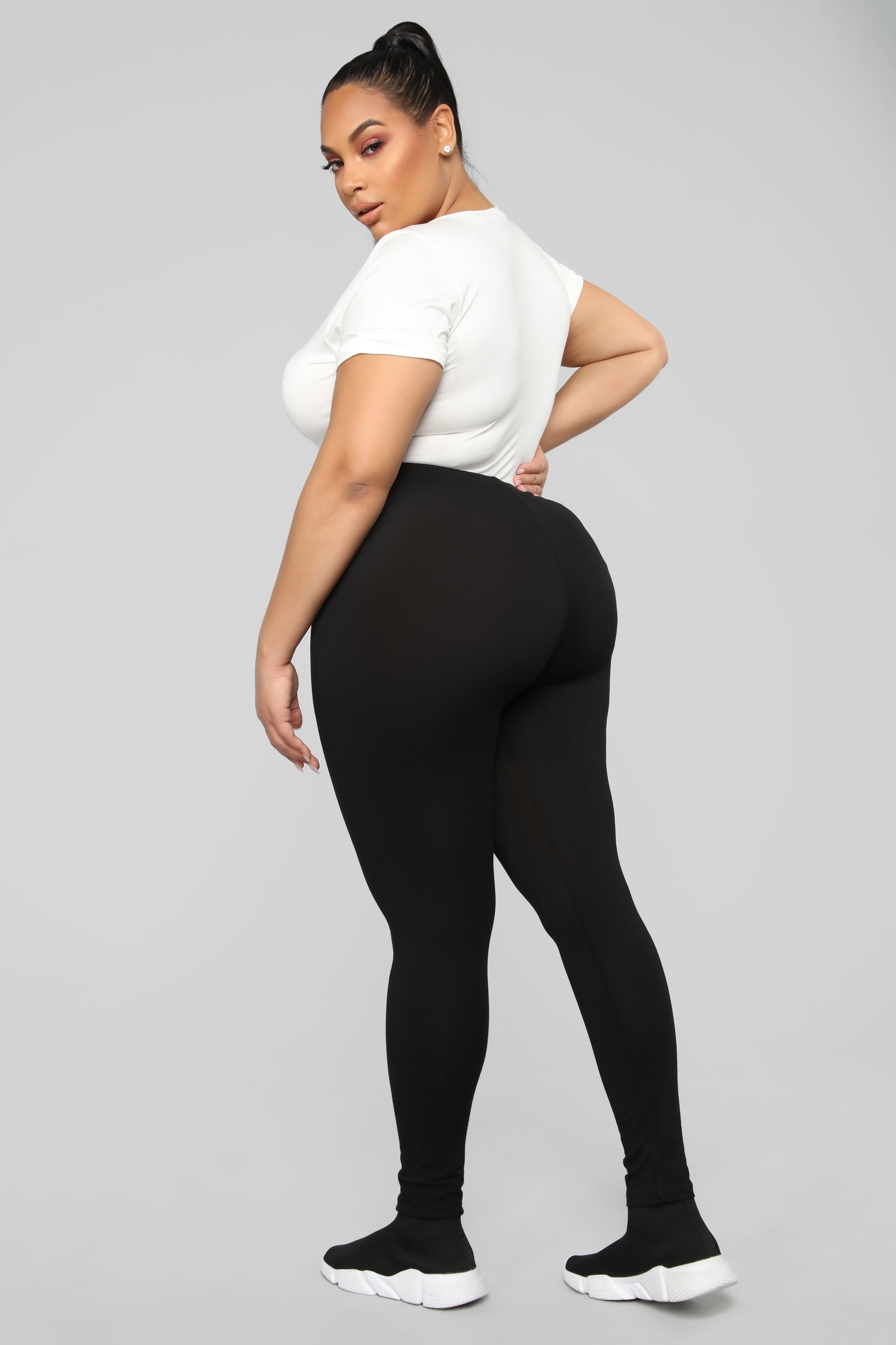 https://cdn.shopify.com/s/files/1/0293/9277/products/01-02-19_Studio_1_DV_14-31-41_61611_Black_0424_JF.jpg?v=1617299967