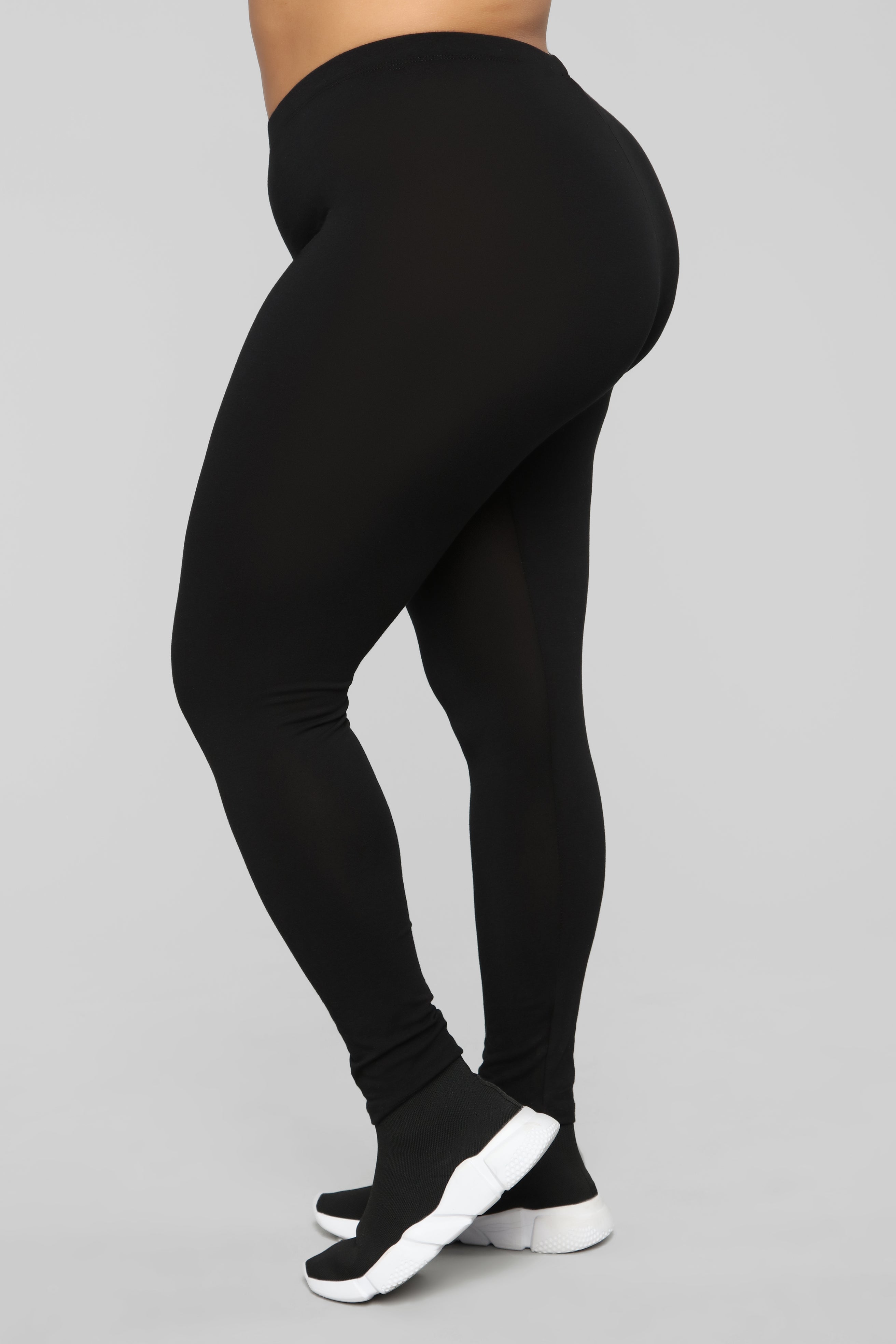 https://cdn.shopify.com/s/files/1/0293/9277/products/01-02-19_Studio_1_DV_14-32-07_61611_Black_0426_JF.jpg?v=1617299967