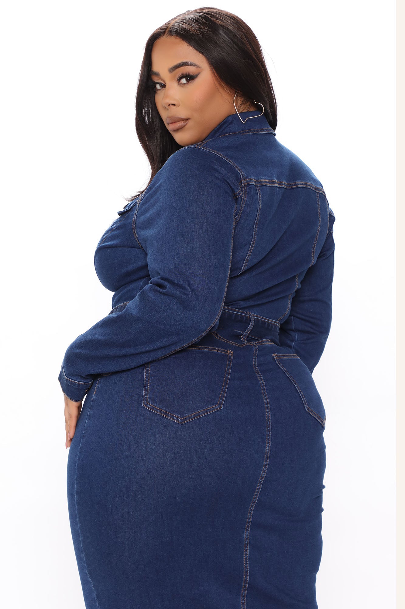 https://cdn.shopify.com/s/files/1/0293/9277/products/01-13-22Studio4_ME_MJ_10-51-38_25_AHA44_DarkWash_0230_PLUS_SG.jpg?v=1646771405