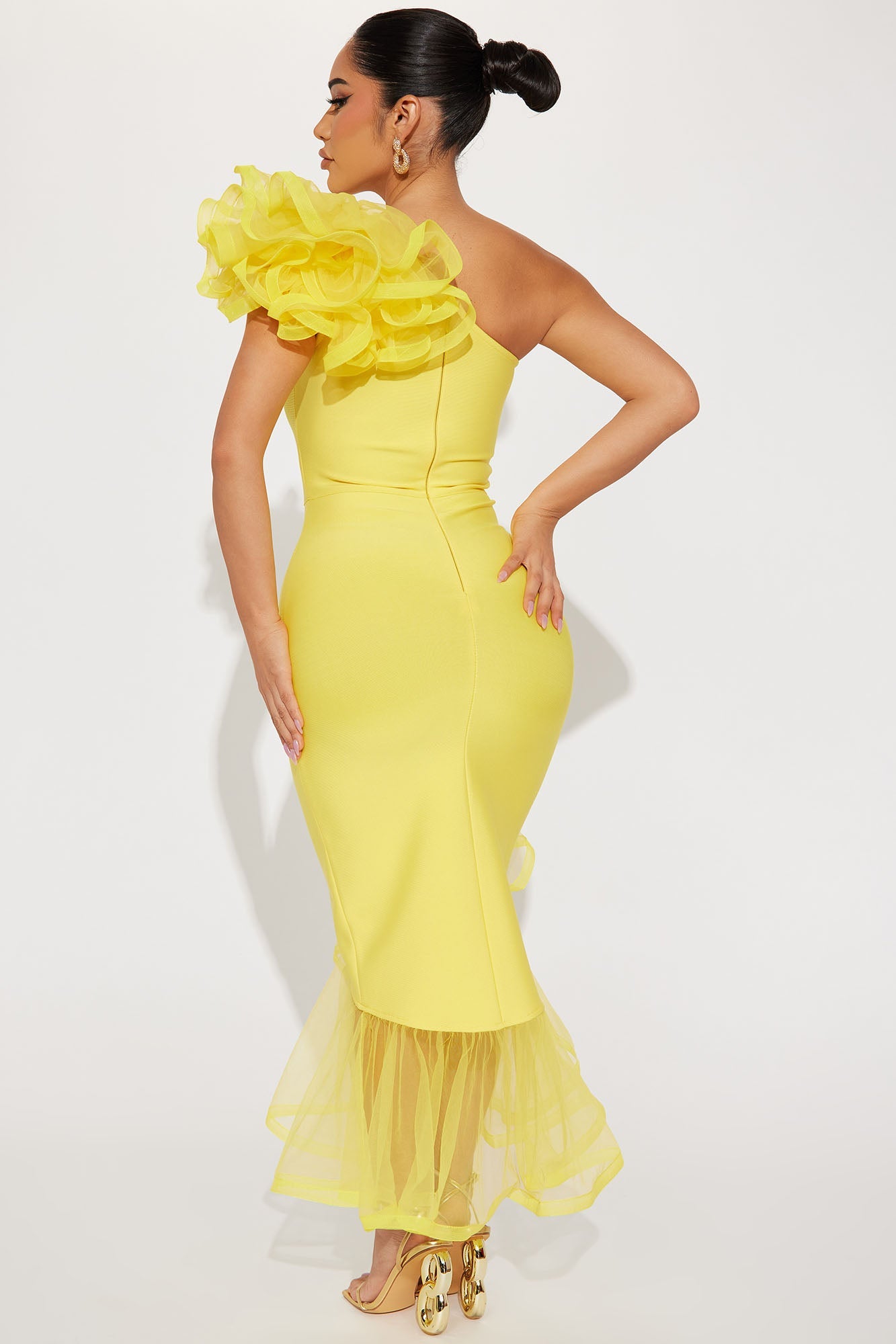 https://cdn.shopify.com/s/files/1/0293/9277/products/01-19-23Studio3_MS_R_10-21-34_29_ZDMY094_Yellow_P_2666_JB.jpg?v=1674522534
