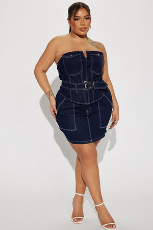 https://cdn.shopify.com/s/files/1/0293/9277/products/01-24-23Studio4_HY_AC_10-51-40_22_ST50120TSA_DarkDenim_P_0589_PLUS_EH.jpg?v=1675890170