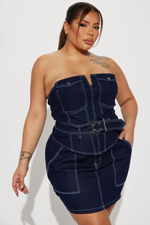 https://cdn.shopify.com/s/files/1/0293/9277/products/01-24-23Studio4_HY_AC_10-52-00_22_ST50120TSA_DarkDenim_P_0600_PLUS_EH.jpg?v=1675890170