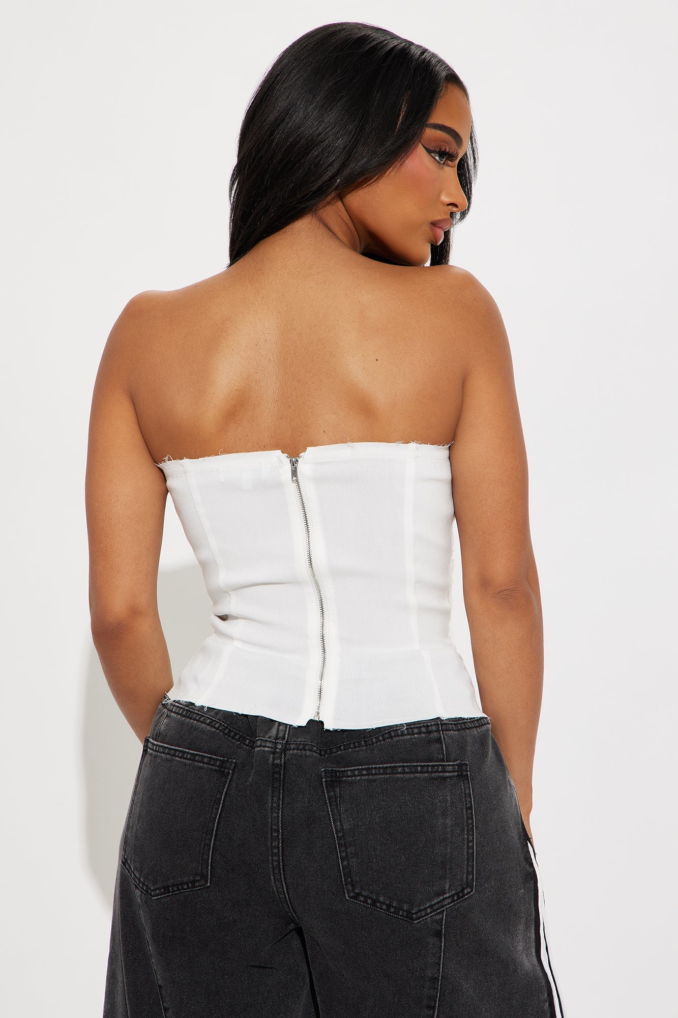 https://cdn.shopify.com/s/files/1/0293/9277/files/01-24-25_S6_51_WSN148_White_KJ_JR_15-09-13_64191_PXF.jpg?v=1738196643