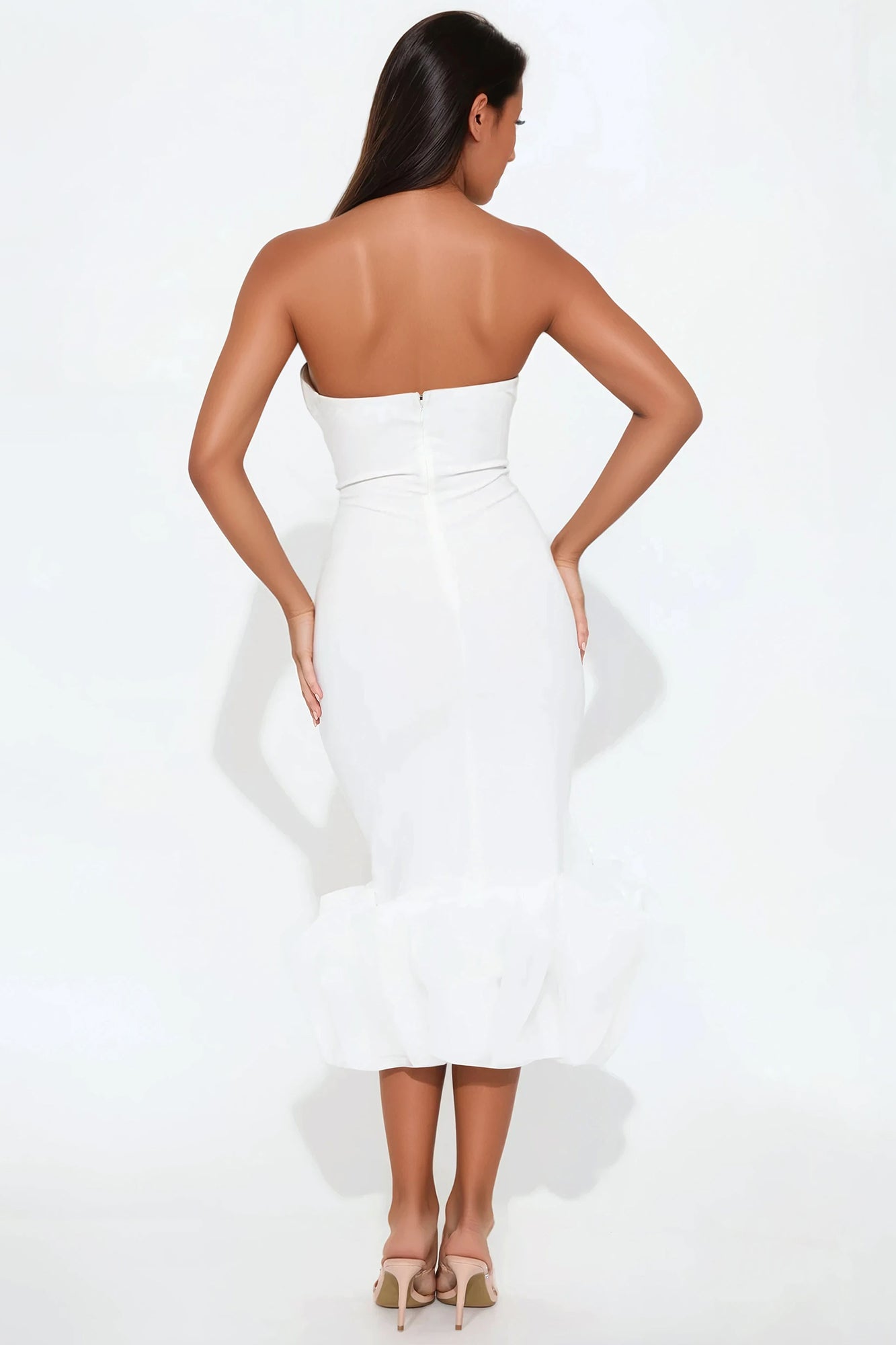 https://cdn.shopify.com/s/files/1/0293/9277/files/01-24-25_S8_41_D22101_White_RA_DO_12-00-46_31746_MH_PXF.jpg?v=1738864467