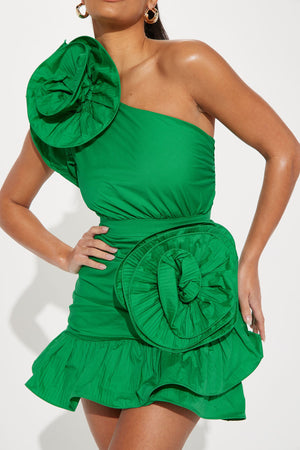 https://cdn.shopify.com/s/files/1/0293/9277/products/01-25-23Studio1_TH_MR_10-23-36_3_SD395122FN_Green_6076_EH.jpg?v=1740182610