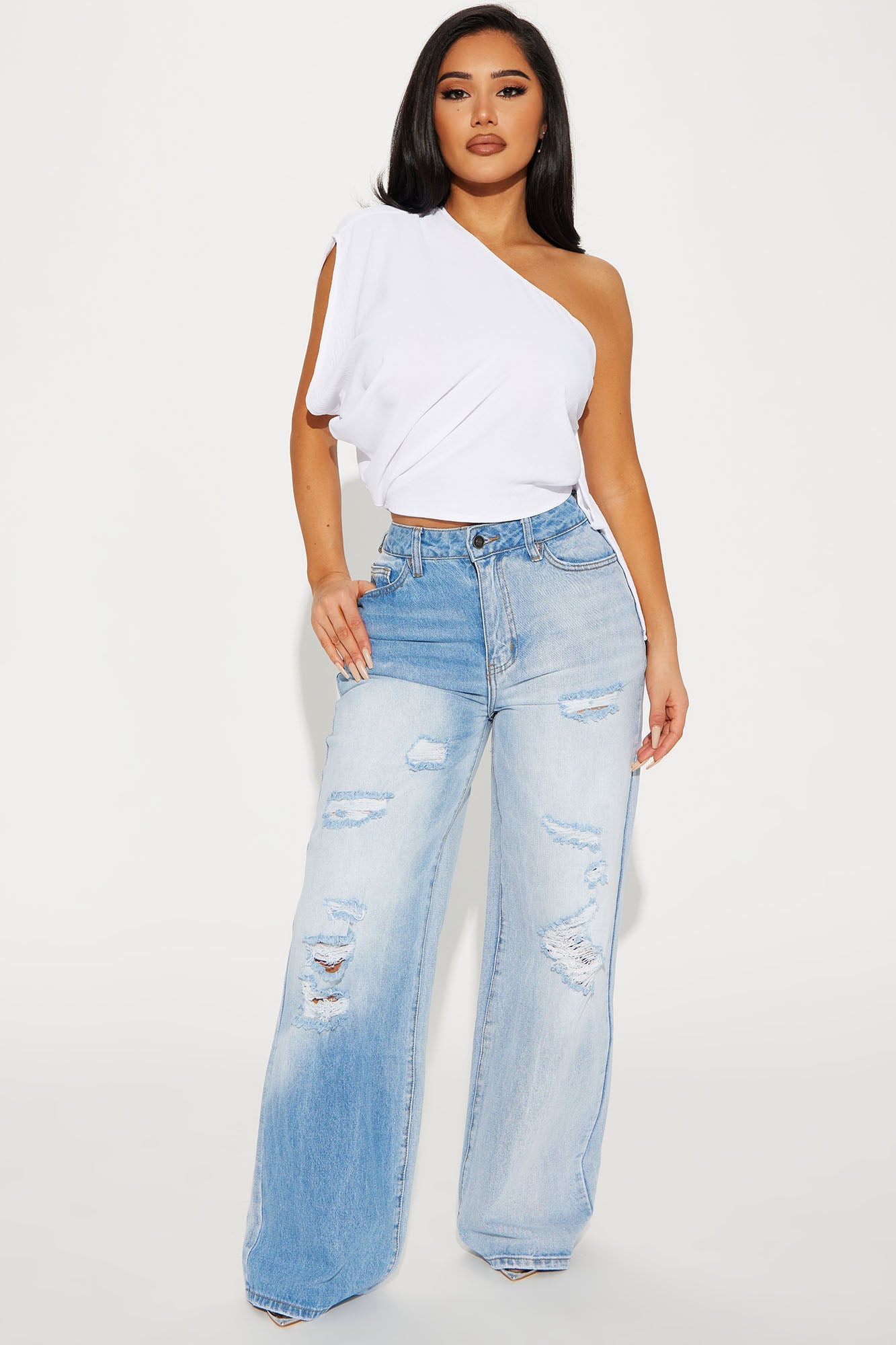 https://cdn.shopify.com/s/files/1/0293/9277/files/01-27-24_S1_30_T22491MVV_White_KJ_PC_11-31-06_10570_CM.jpg?v=1706914326