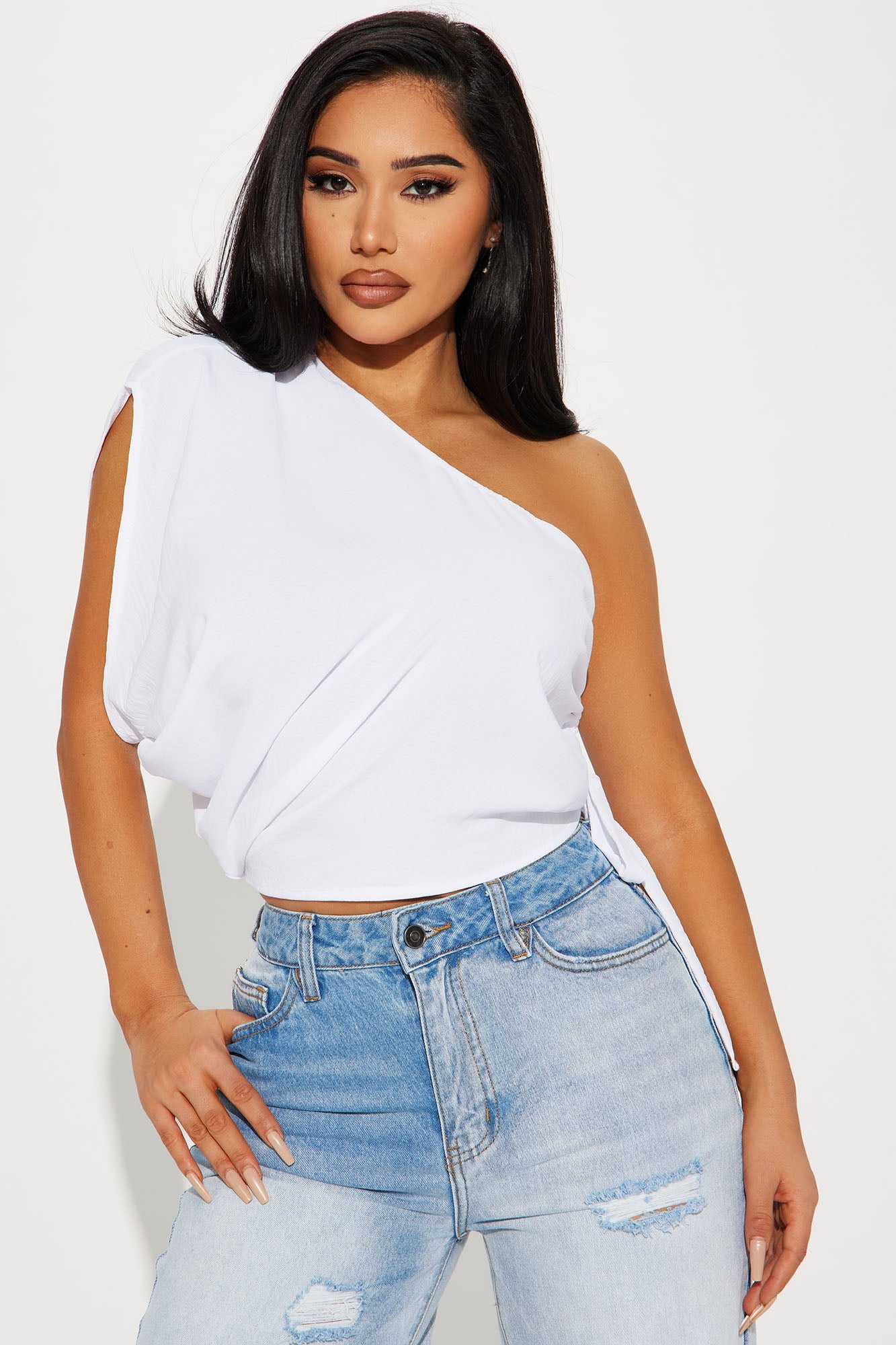 https://cdn.shopify.com/s/files/1/0293/9277/files/01-27-24_S1_30_T22491MVV_White_KJ_PC_11-31-14_10575_CM_MR.jpg?v=1706914326