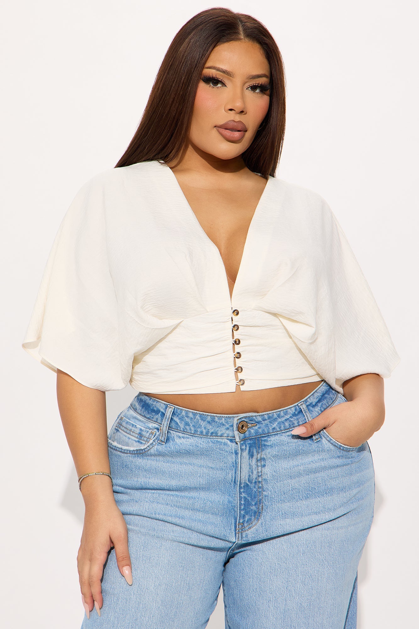https://cdn.shopify.com/s/files/1/0293/9277/files/01-31-25_S1_64_HF25C293_Cream_HY_PC_15-01-16_PLUS_25731_PXF.jpg?v=1738886439