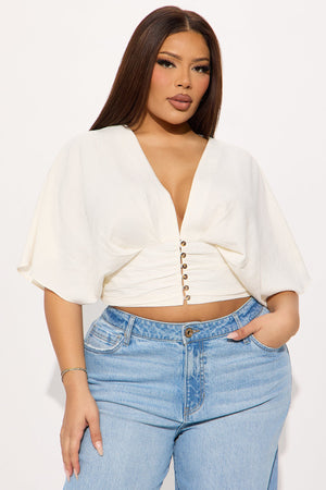 https://cdn.shopify.com/s/files/1/0293/9277/files/01-31-25_S1_64_HF25C293_Cream_HY_PC_15-01-16_PLUS_25731_PXF.jpg?v=1738886439