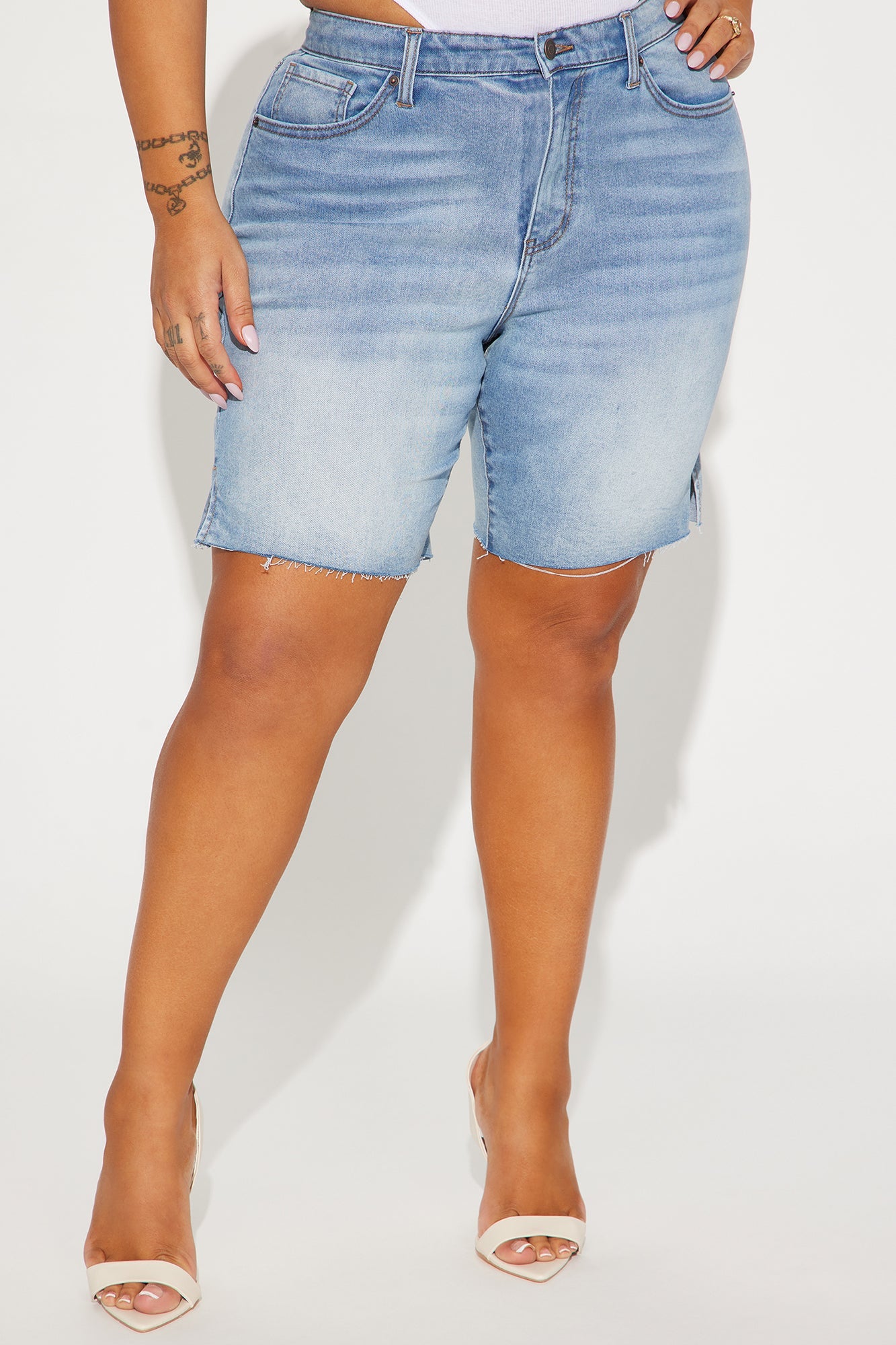 https://cdn.shopify.com/s/files/1/0293/9277/files/02-16-24_S4_46_ZDSHF836M1_LightBlueWash_P_DT_SS_13-30-17_PLUS_36720_PXF.jpg?v=1708555606