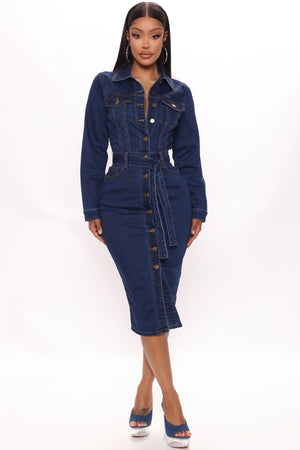 https://cdn.shopify.com/s/files/1/0293/9277/products/03-04-22Studio4_CE_MJ_12-09-57_6_AHA44_DarkWash_R_4870_EH.jpg?v=1646771405