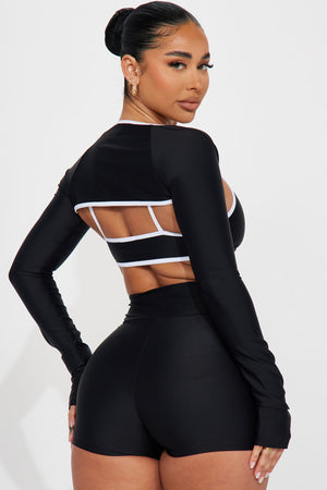 https://cdn.shopify.com/s/files/1/0293/9277/products/04-04-23Studio1_KF_AP_10-01-38_10_TP4399PD_Black_27557_CM.jpg?v=1737656662