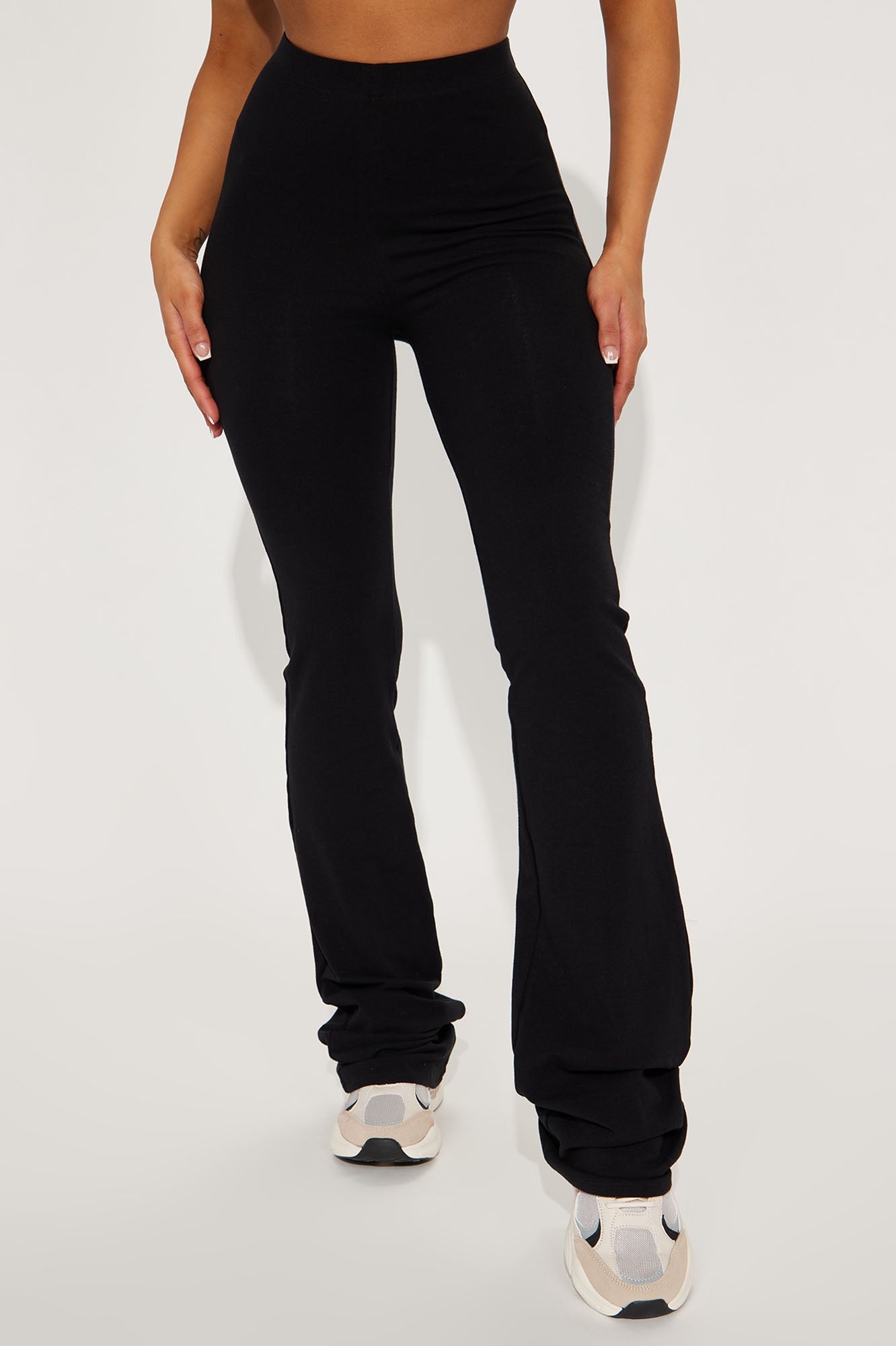 https://cdn.shopify.com/s/files/1/0293/9277/files/04-20-23Studio5_RA_PC_11-12-52_15_73625TA_Black_18037_EH.jpg?v=1682358143