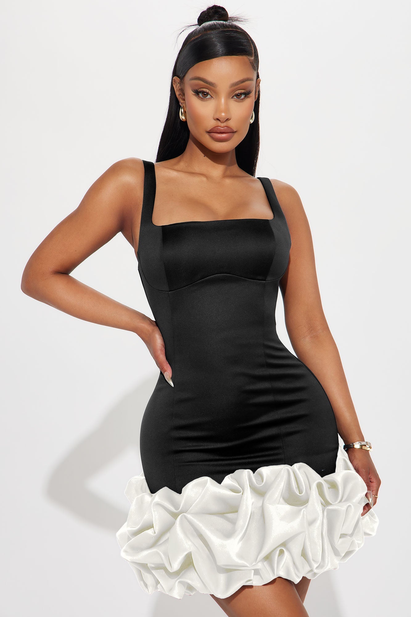 https://cdn.shopify.com/s/files/1/0293/9277/files/05-09-24_S2_6_DRESS0320_Navy_ID_RL_15-10-36_21535_ES_SL.jpg?v=1734728363