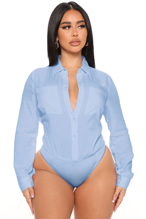 https://cdn.shopify.com/s/files/1/0293/9277/files/05-11-22Studio3_RT_RL_11-04-58_23_TGI5145_White_3803_SG_SL_Blue_WG.jpg?v=1735858703