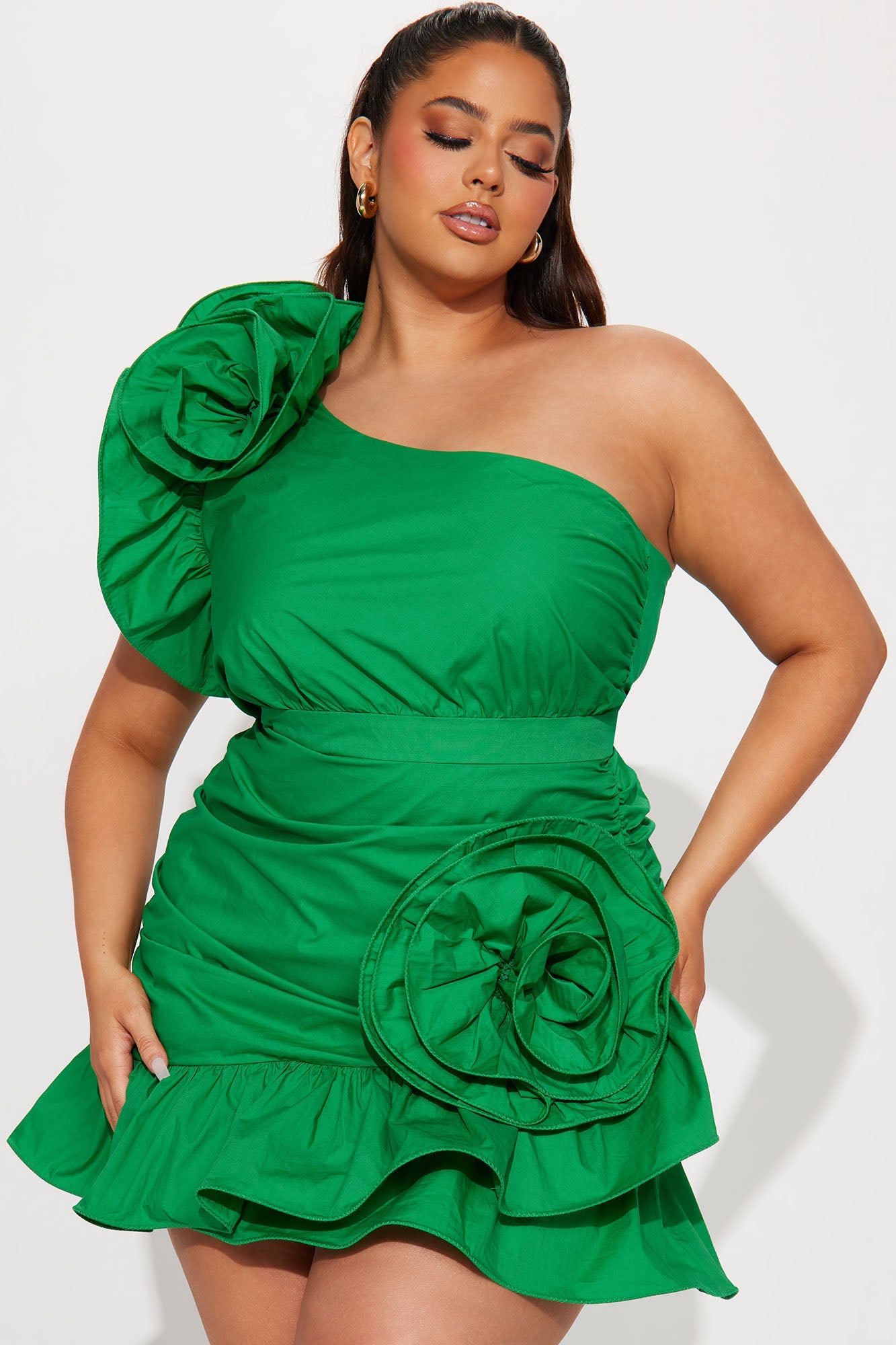https://cdn.shopify.com/s/files/1/0293/9277/files/05-17-23Studio4_KT_IM_11-45-58_17_SD395122FN_Green_P_40391_PLUS_CM.jpg?v=1740182610