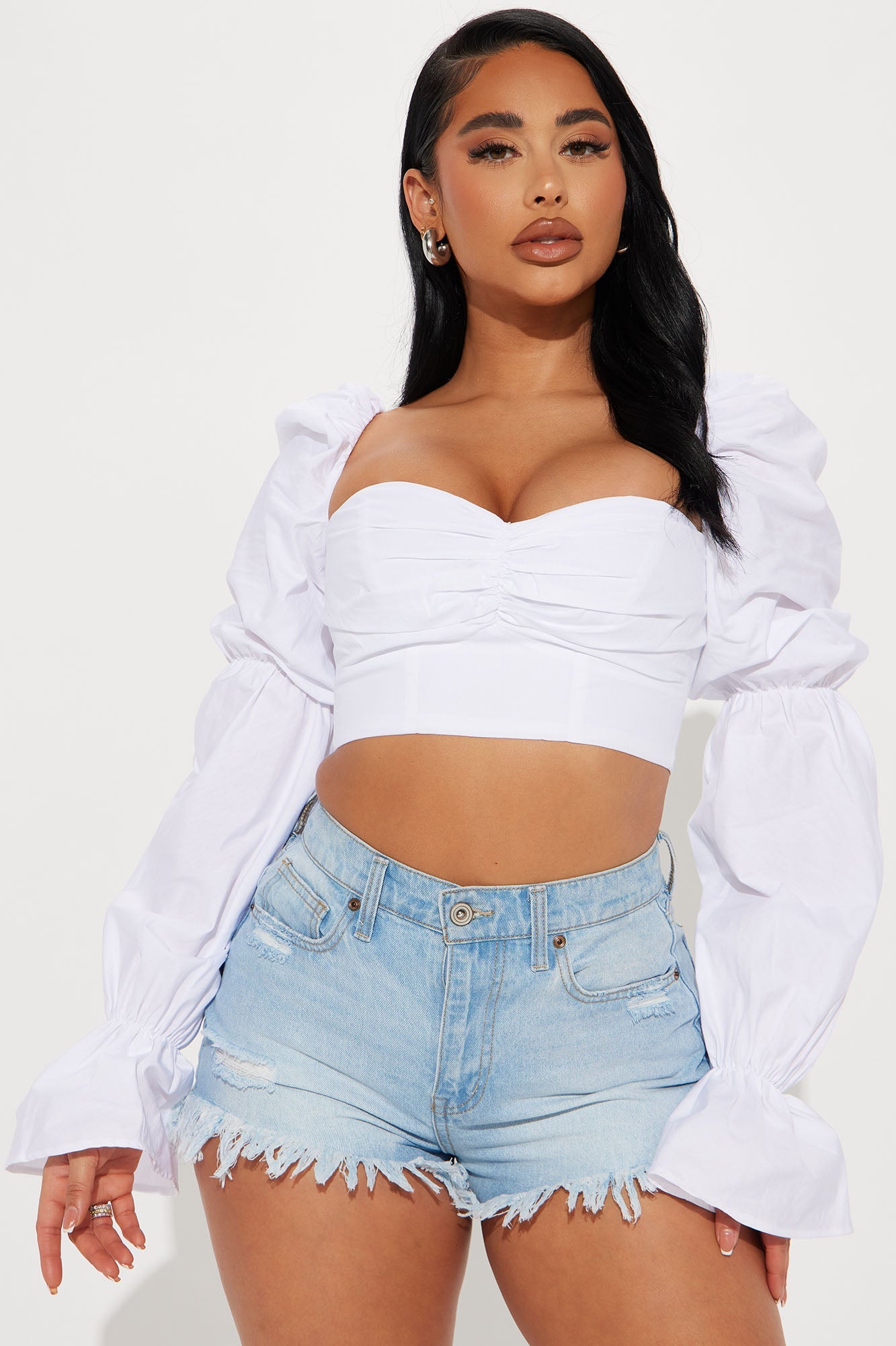 https://cdn.shopify.com/s/files/1/0293/9277/files/05-22-23Studio1_RA_DB_13-40-24_36_IT10917_White_51670_JB.jpg?v=1685053174