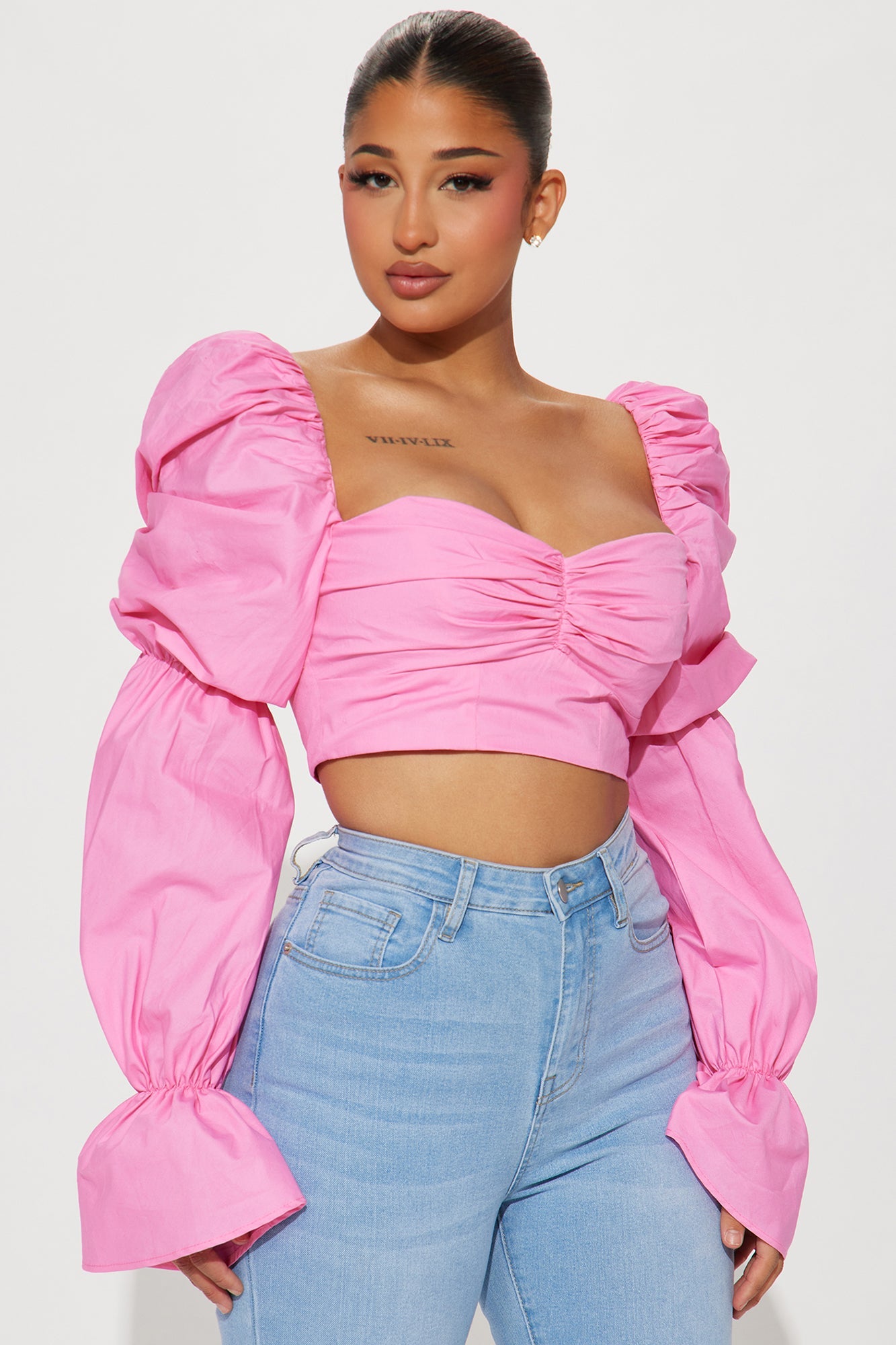 https://cdn.shopify.com/s/files/1/0293/9277/files/05-24-23Studio6_CB_DB_11-28-06_23_IT10917_Pink_9575_PXF.jpg?v=1685572697