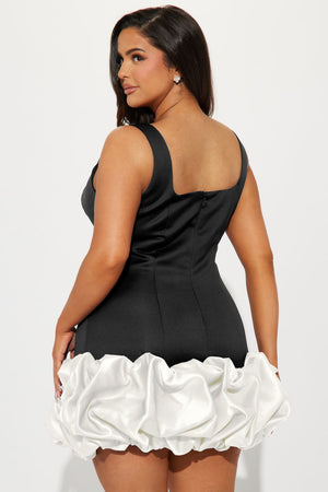https://cdn.shopify.com/s/files/1/0293/9277/files/06-05-24_S3_44_DRESS0320_Navy_P_KT_IM_15-08-29_PLUS_39734_ES_SL.jpg?v=1734728361