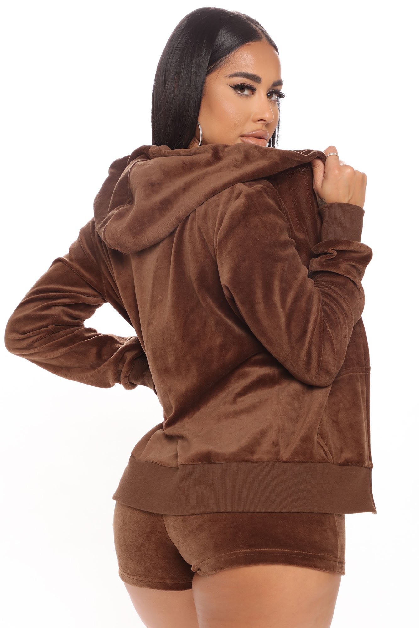 https://cdn.shopify.com/s/files/1/0293/9277/products/07-01-21Studio4_RM_TB_15-26-02_60_7021_Chocolate_0717_RG.jpg?v=1626904917