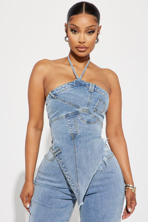 https://cdn.shopify.com/s/files/1/0293/9277/files/07-05-23Studio2_KJ_RL_12-05-49_26_GW23C6226_LightWash_40147_CM.jpg?v=1688776018