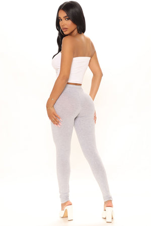 https://cdn.shopify.com/s/files/1/0293/9277/products/07-06-21Studio5_CE_RS_14-08-09_39_61611_HeatherGrey_3435_JK.jpg?v=1625754572