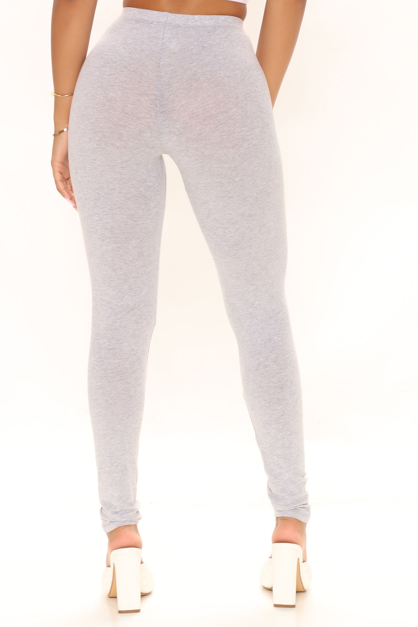 https://cdn.shopify.com/s/files/1/0293/9277/products/07-06-21Studio5_CE_RS_14-08-43_39_61611_HeatherGrey_3440_JK.jpg?v=1625754572