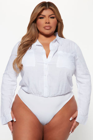 https://cdn.shopify.com/s/files/1/0293/9277/products/08-24-22Studio3_KS_DJ_10-00-25_3_TGI5145_White_2234_PLUS_JB.jpg?v=1661375680
