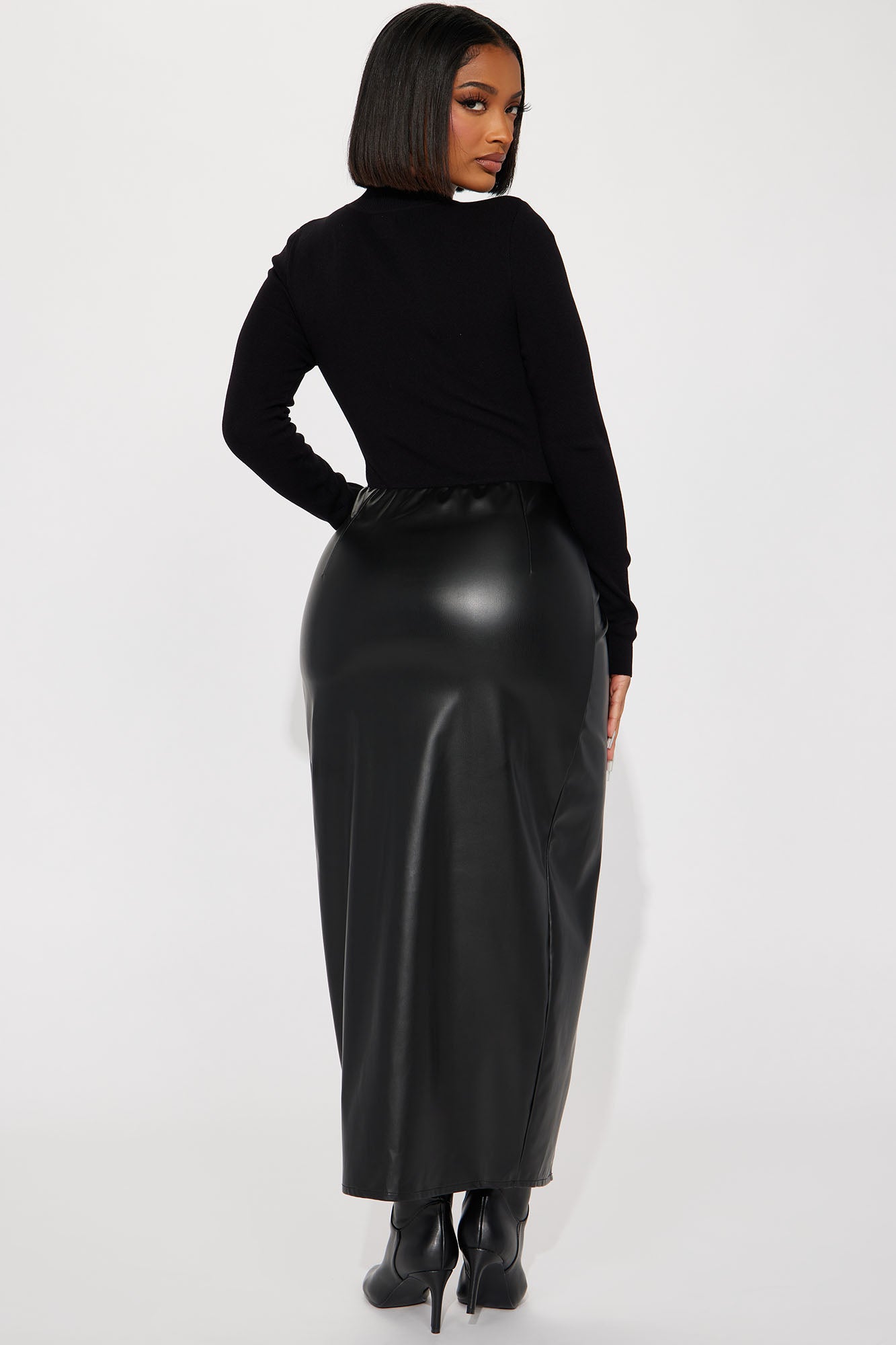 https://cdn.shopify.com/s/files/1/0293/9277/files/08-24-23Studio4_CC_PC_11-48-31_32_D2669_Black_2166_CM.jpg?v=1693414426