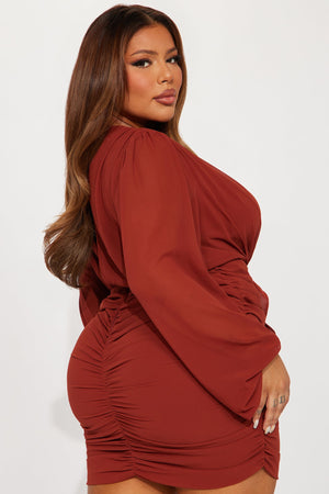 https://cdn.shopify.com/s/files/1/0293/9277/files/08-25-23Studio4_DT_AC_14-29-43_42_DM3281_Cognac_3366_PLUS_PXF.jpg?v=1693595308