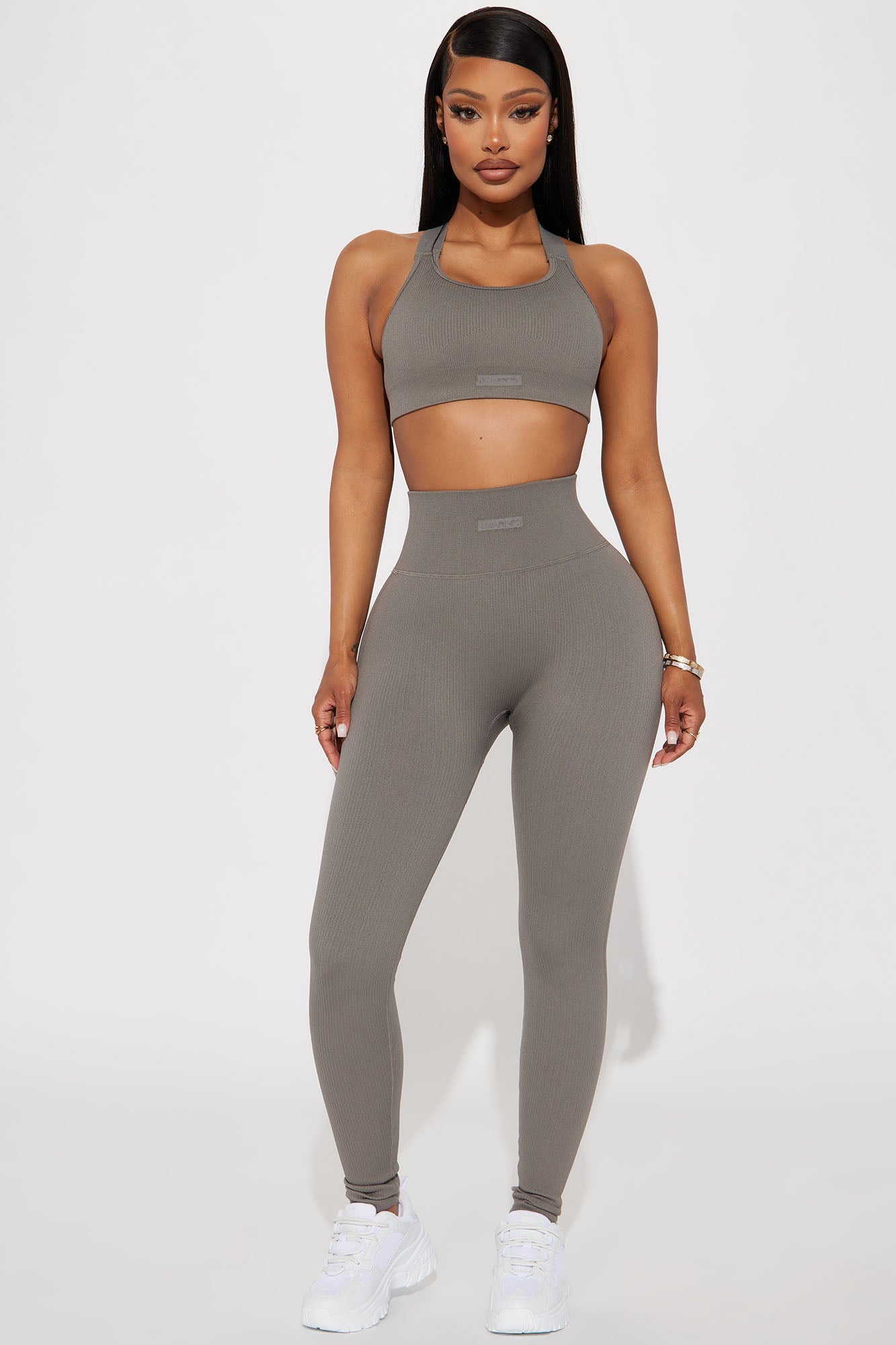 https://cdn.shopify.com/s/files/1/0293/9277/files/09-06-23Studio2_CC_AC_15-36-09_18_ZDNS2_Charcol_19575_DG_SL.jpg?v=1720474199