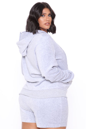 https://cdn.shopify.com/s/files/1/0293/9277/products/09-09-20Studio3_AP_SA_12-02-44_32_7021_HeatherGrey_P_0762_PLUS_NT.jpg?v=1653522735