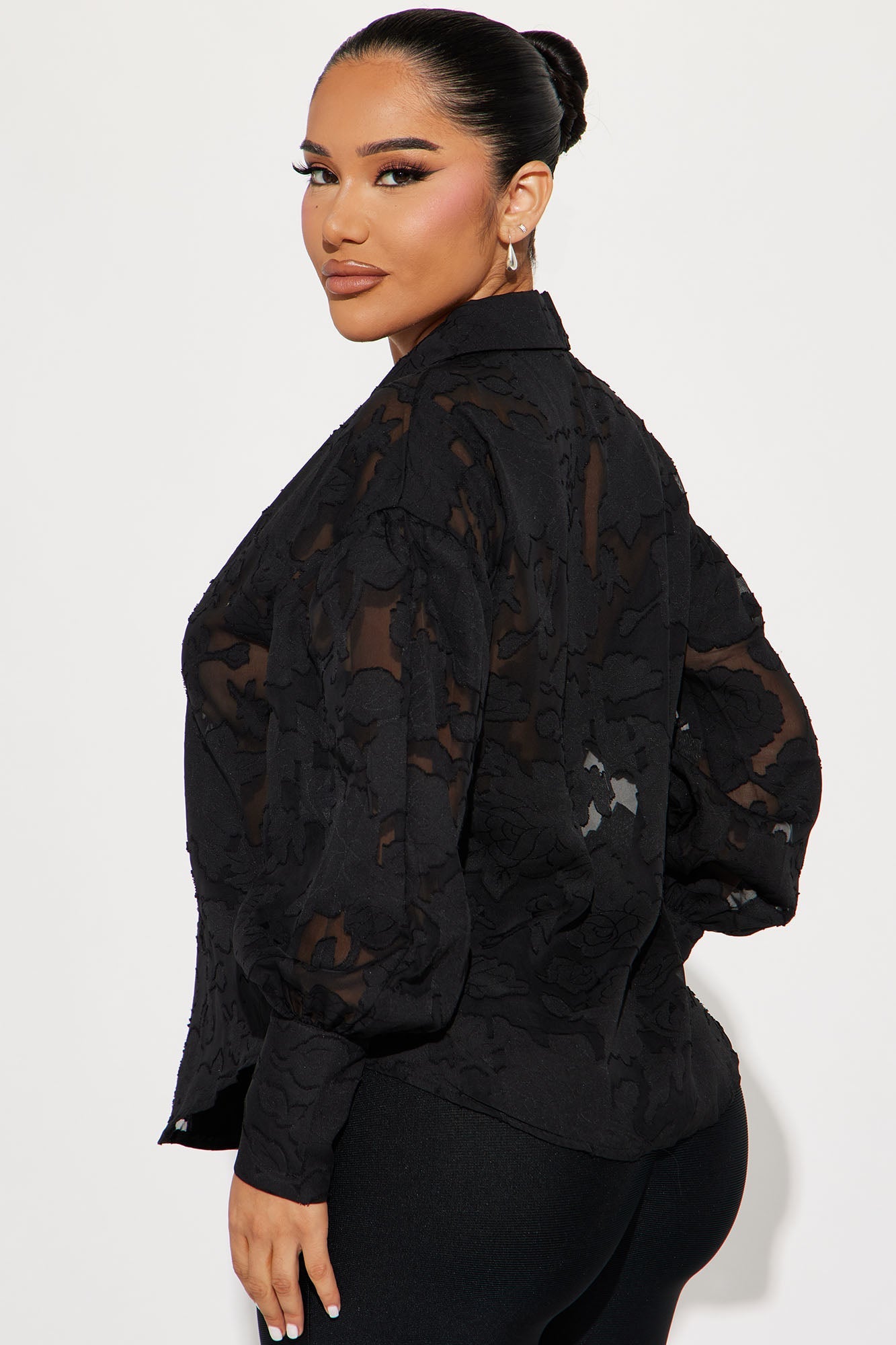 https://cdn.shopify.com/s/files/1/0293/9277/files/09-14-23Studio3_KS_IM_09-40-40_7_HF24C710_Black_6932_MP.jpg?v=1695322780