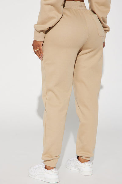 https://cdn.shopify.com/s/files/1/0293/9277/files/09-27-23Studio2_CC_RL_15-24-42_32_FNTF004W_Taupe_20771_CM.jpg?v=1696452531&with=400&height=600