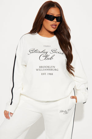 https://cdn.shopify.com/s/files/1/0293/9277/files/10-04-24_S4_56_UNWSATURDAYSOCIALSET_OffWhite_TK_SS_14-40-01_PLUS_77240_PXF.jpg?v=1737766001